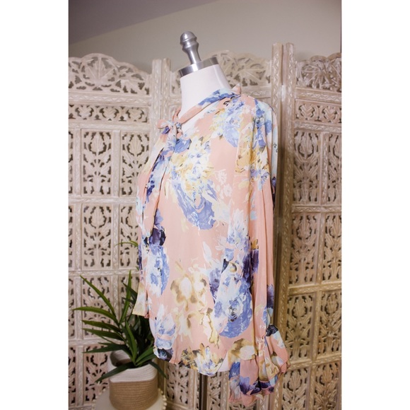 Floral tie front blouse - Picture 7 of 16